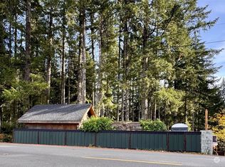 2341 E Trails End Dr, Belfair, WA 98528