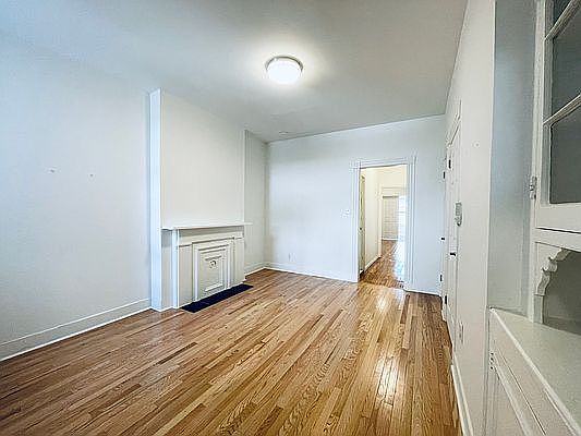 4th image of 523 Dean St APT 1R