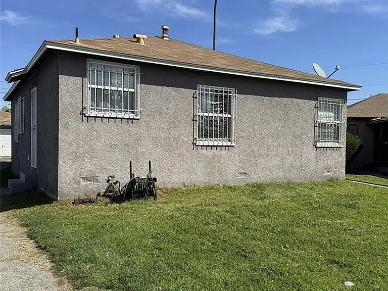 713 E Cocoa St — Photo 1