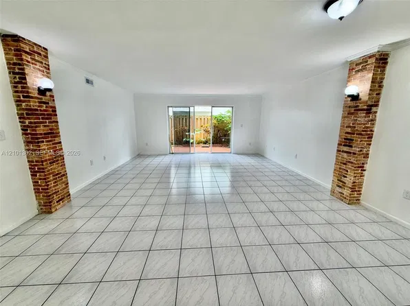 14903 SW 80th St APT 110, Miami, FL 33193