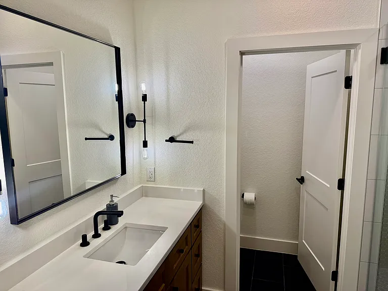 1722 N Olive St — Photo 32