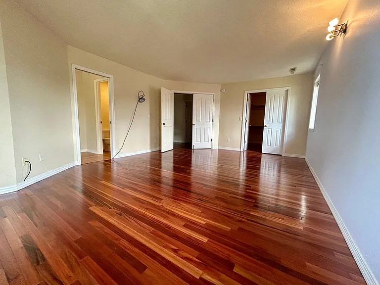 8213 NW 12th Ave — Photo 33