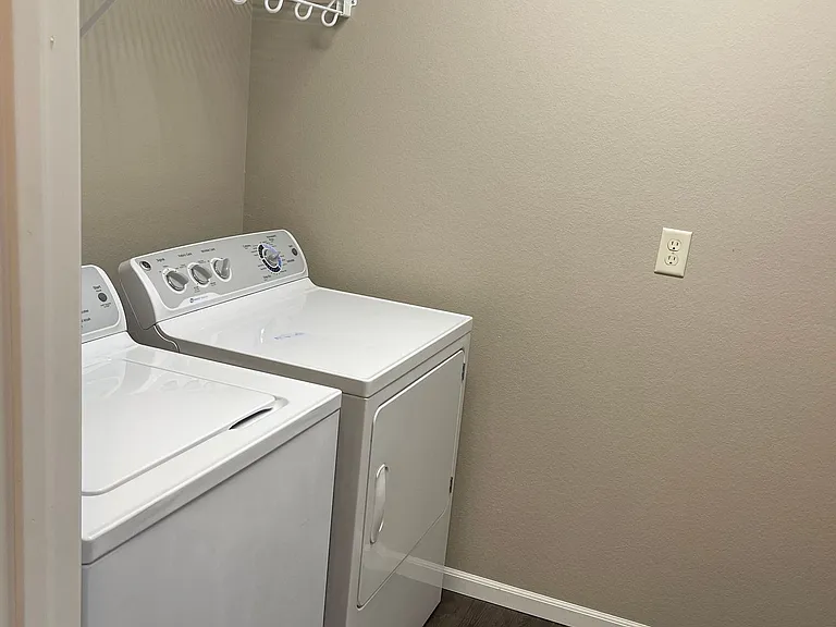 Aspen Trail Apartments — Photo 25