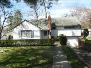 8 Wheeler Ave, Albertson, NY 11507