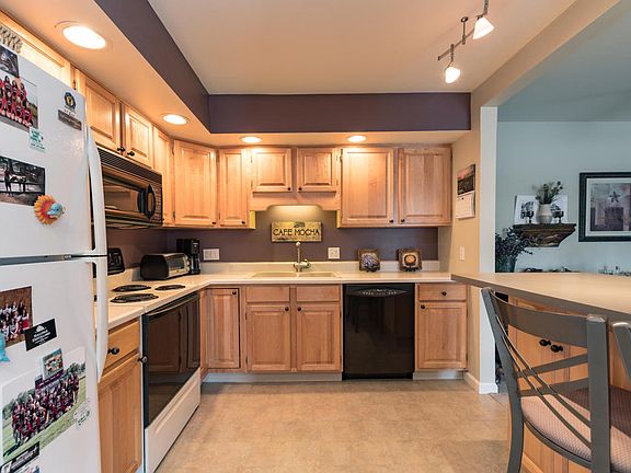 3rd image of 3616 Lakeshore Dr APT E10