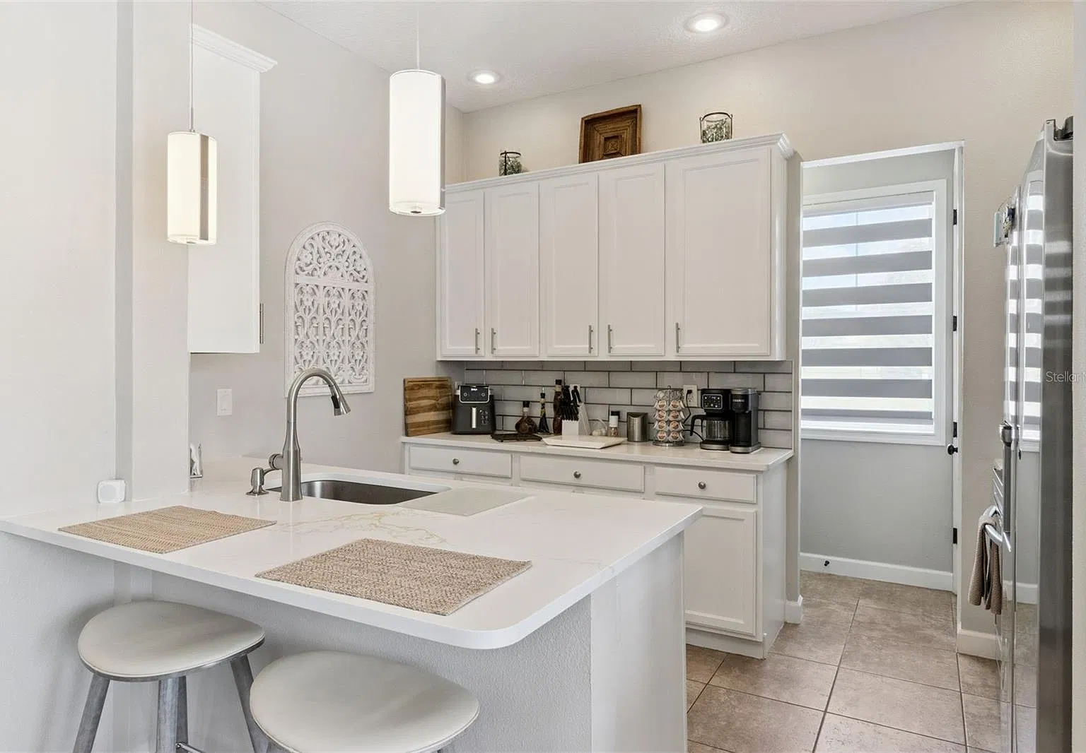 4 bed, 4.0 bath, 1906 sqft, $3,900 — Photo 2