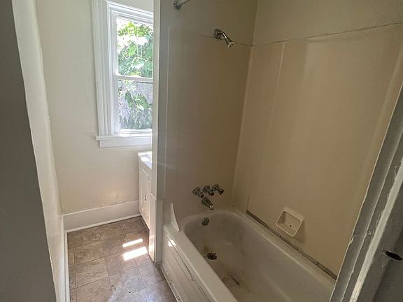 3rd image of 627 E 13th St