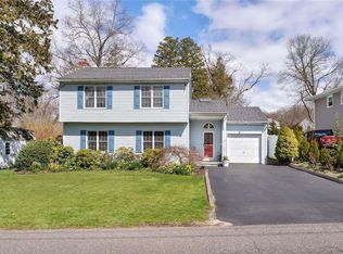 63 Sunset Dr, Huntington, NY 11743