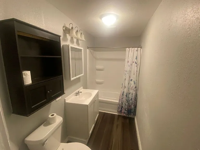 1023 Charles St — Photo 9