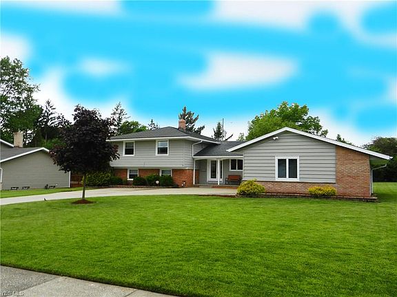 2nd image of 24705 Hawthorne Dr