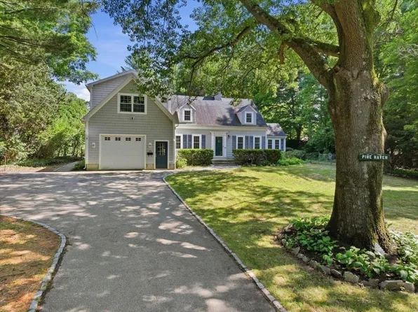 94 High St, Hingham, MA 02043