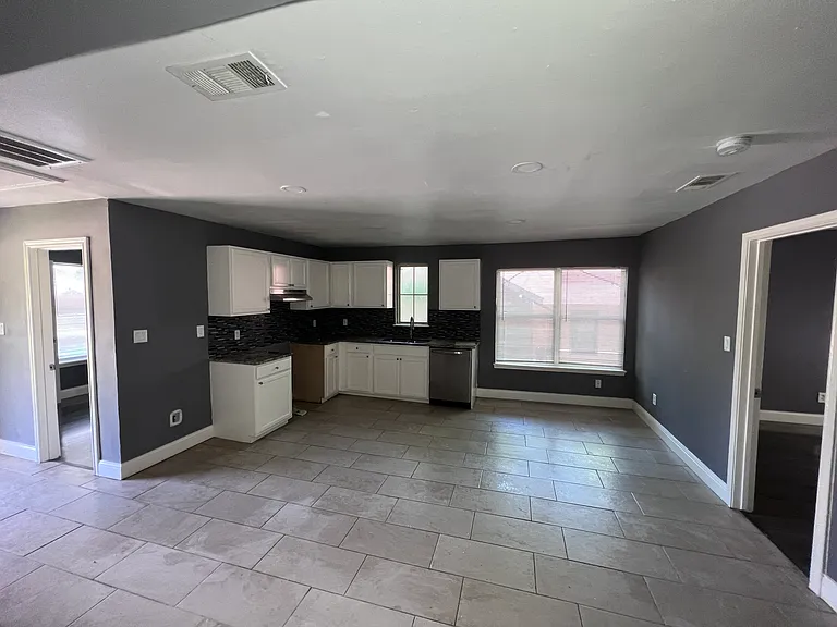 2224 Morrell Ave — Photo 3
