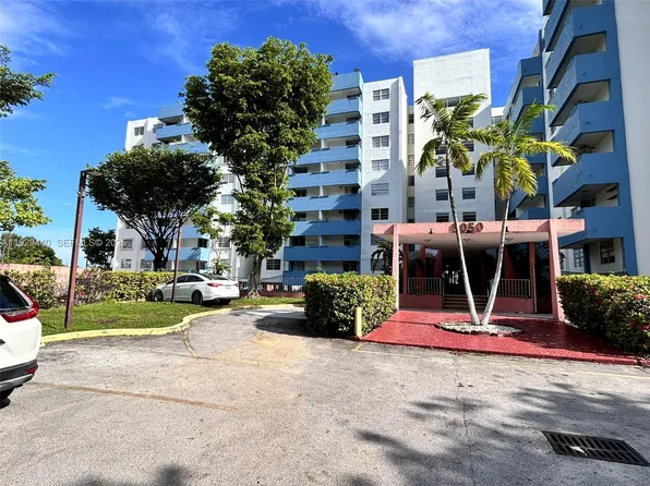 5050 NW 7th St APT 401, Miami, FL 33126