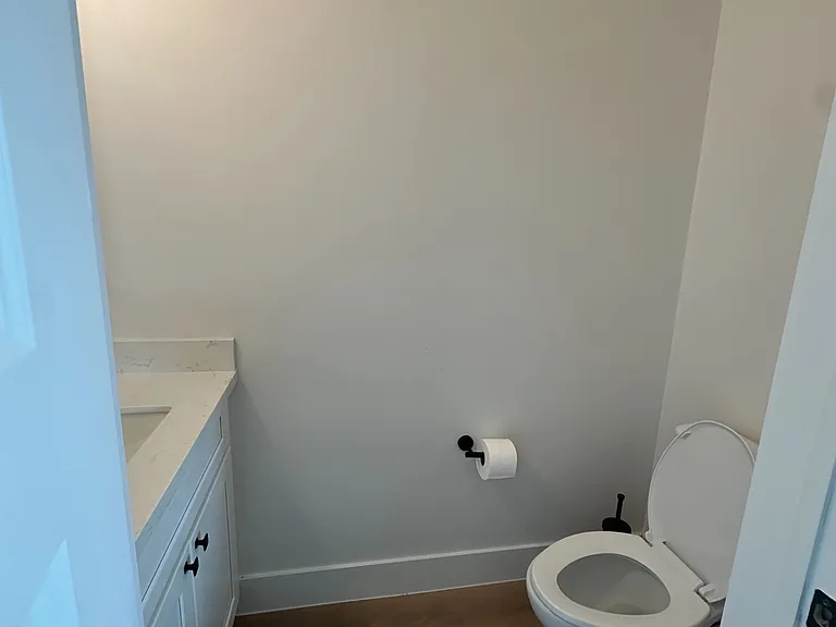 126 Amundsen St #A — Photo 48