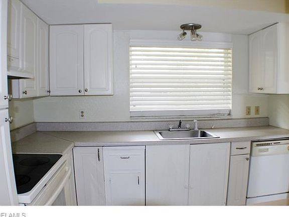 5th image of 4882 Catalina Dr