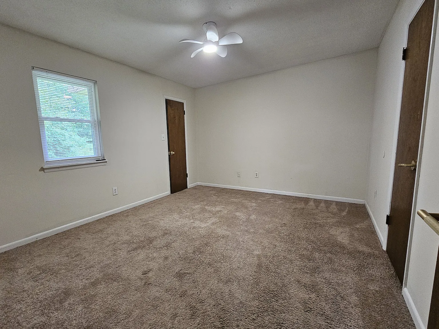 2 bed, 1100 sqft, $1,600 — Photo 2