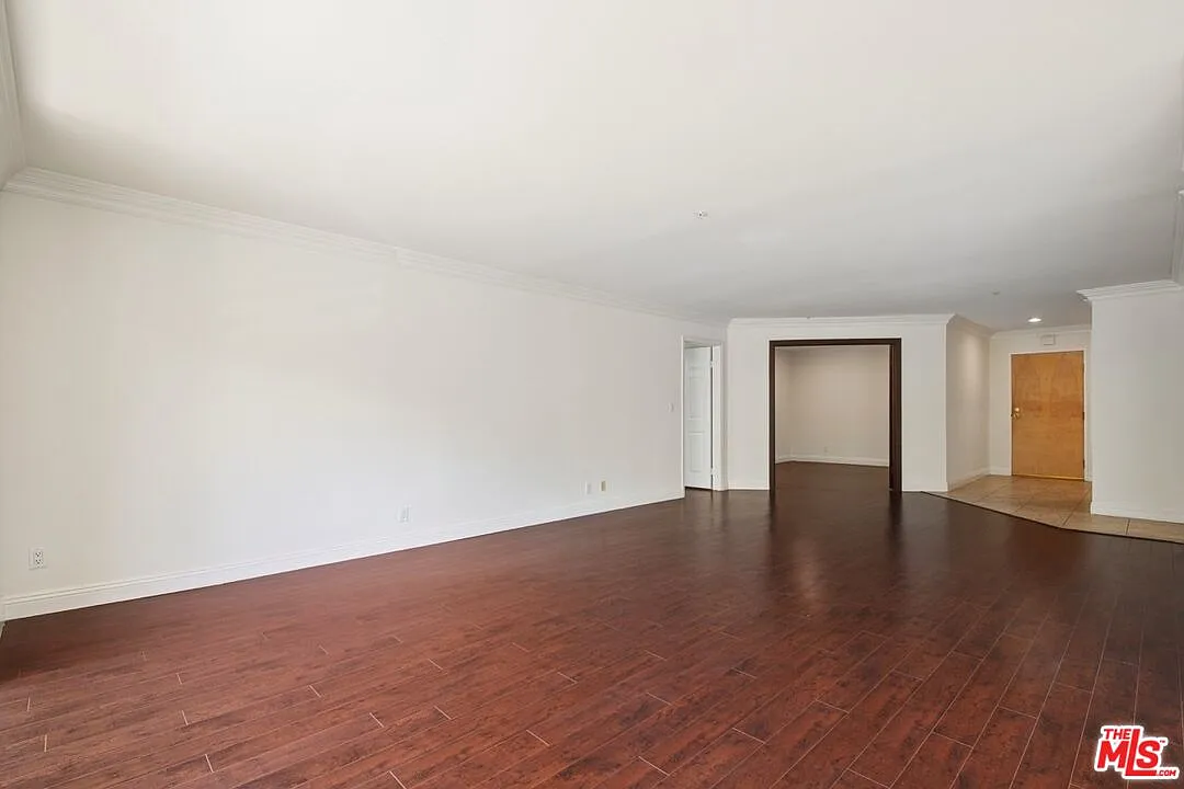 2 bed, 2.0 bath, 1800 sqft, $4,100 — Photo 2