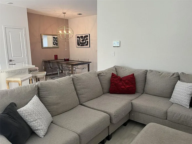 784 SE 19th St #784 — Photo 7