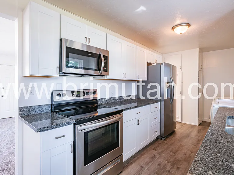 5856 S 157 W — Photo 11