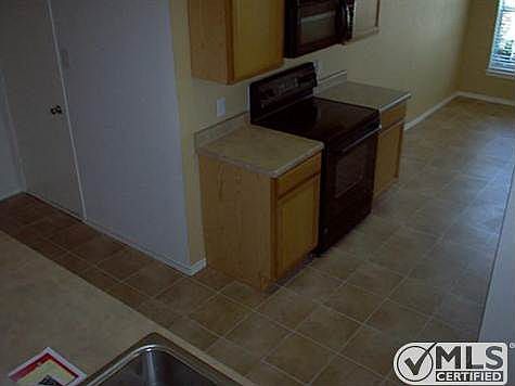 4th image of 1127 Blue Jay Dr