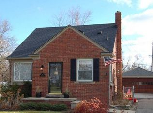 117 Gateway Dr, Waterford, MI 48328