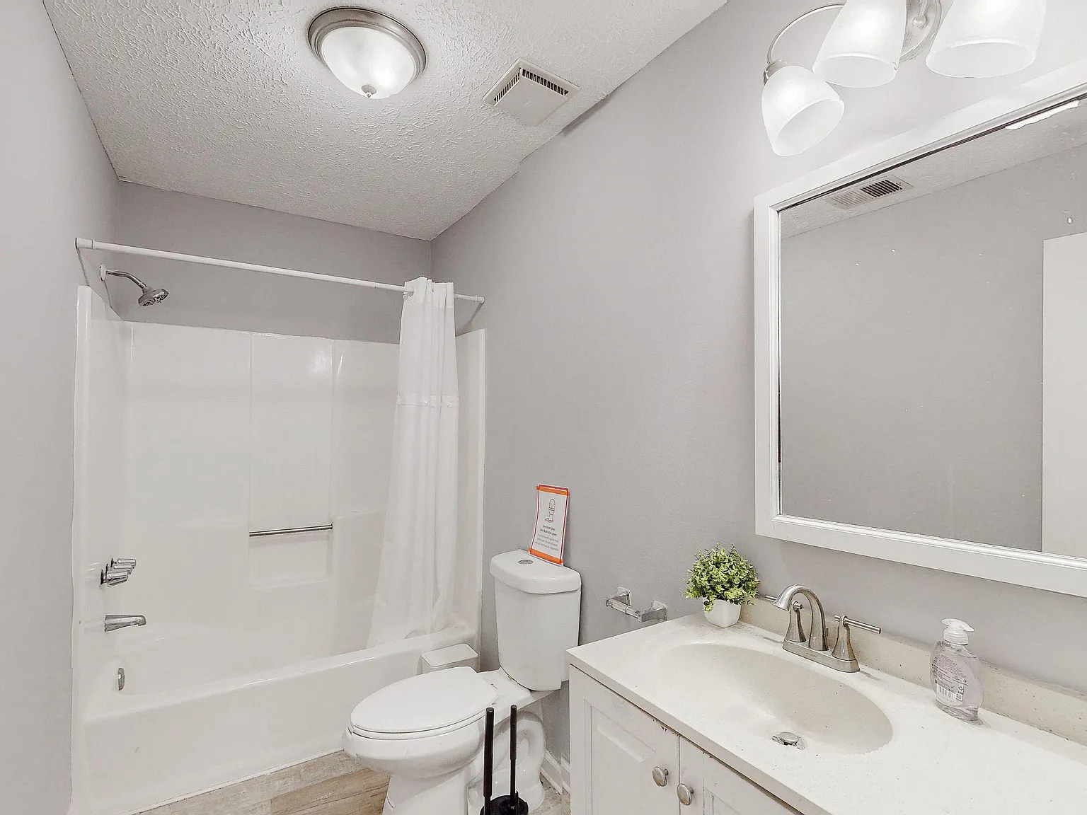 4 bed, 3.0 bath, 2700 sqft, $854 — Photo 3