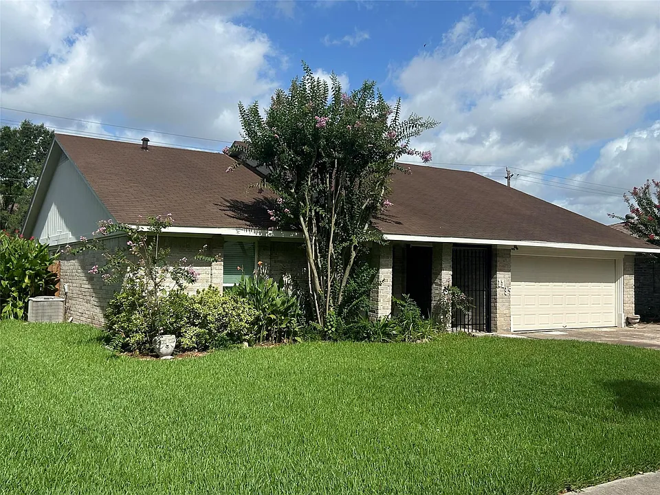 1139 Pinecroft Dr