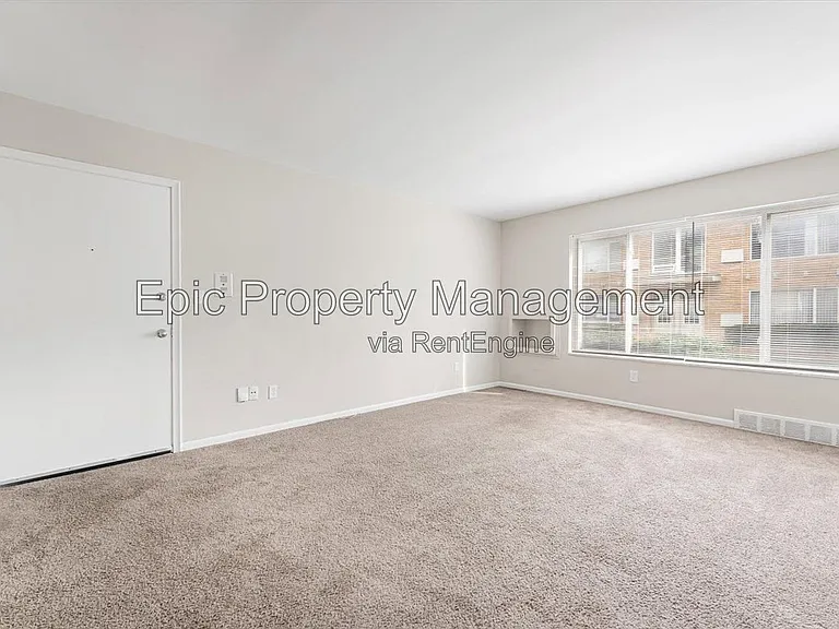 Cavalier Manor — Photo 35