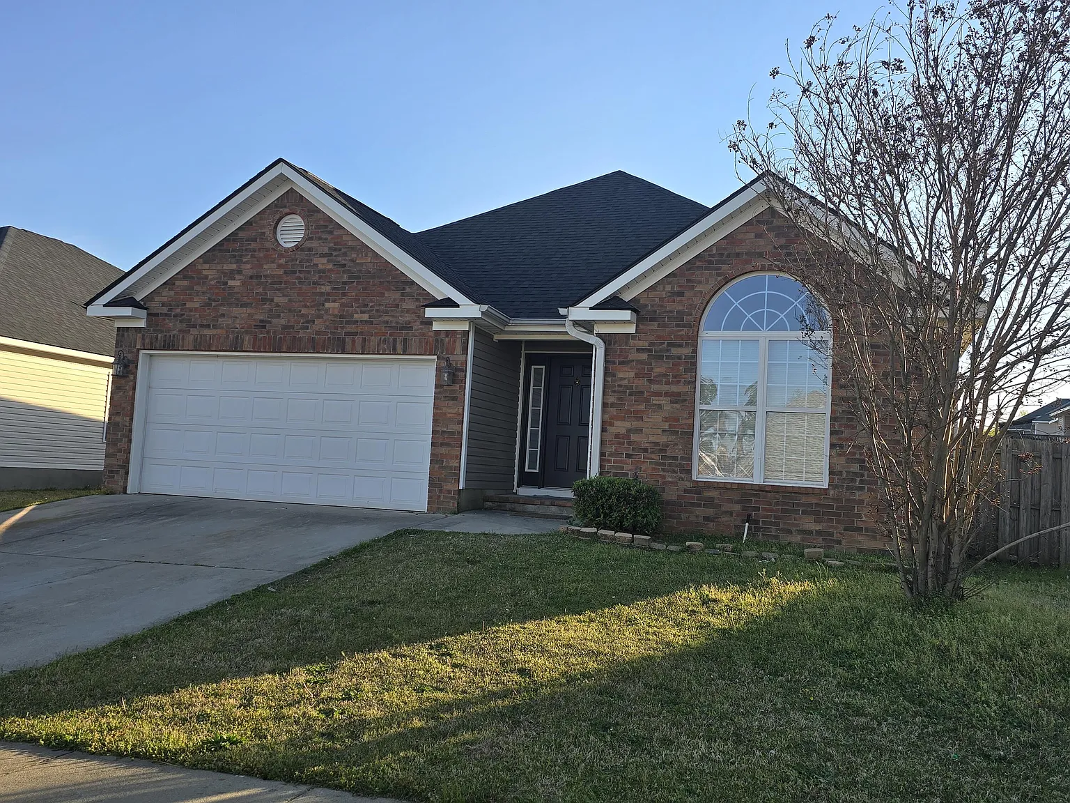 3 bed, 2.0 bath, 1437 sqft, $1,795 — Photo 1