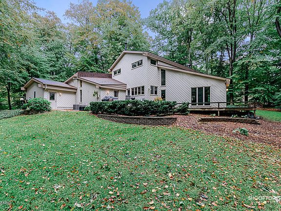 3rd image of 1236 Saint James Ct