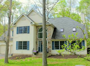 110 Legends Ct, East Stroudsburg, PA 18302