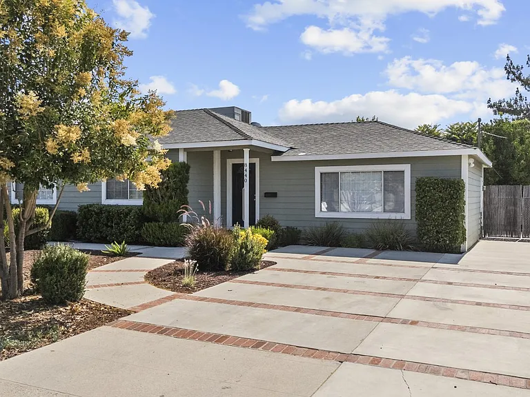 8440 Oakdale Ave — Photo 2