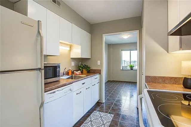 4550 Warwick Blvd #909 — Photo 7