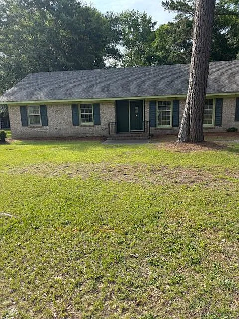 4 bed, 2.0 bath, 2141 sqft, $1,700 — Photo 1