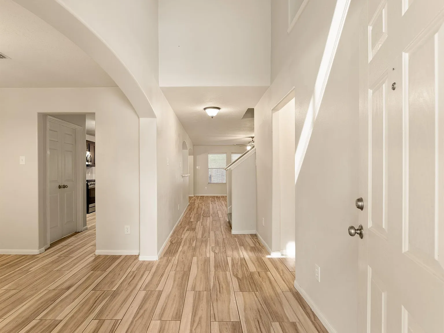 4 bed, 2.5 bath, 2150 sqft, $2,400 — Photo 3
