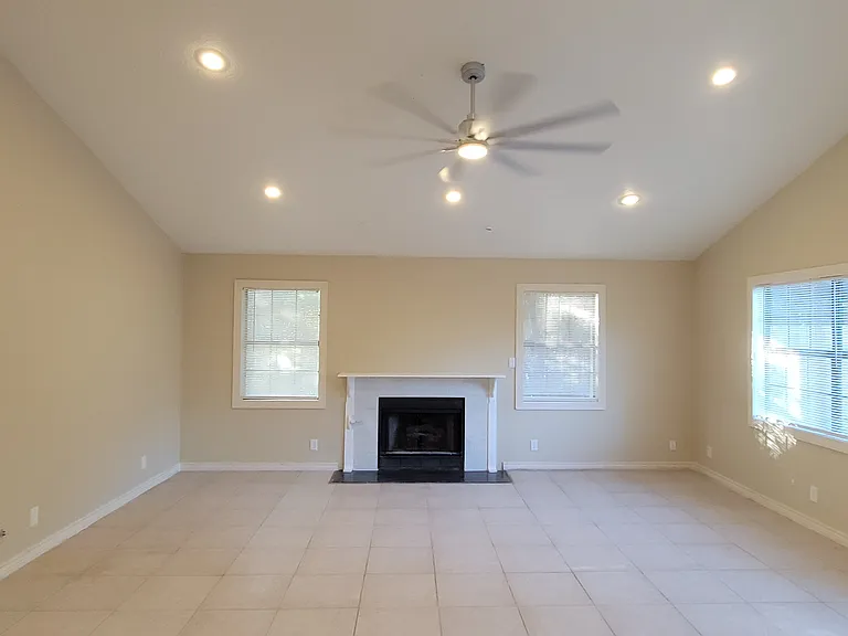 250 S Clover St — Photo 7