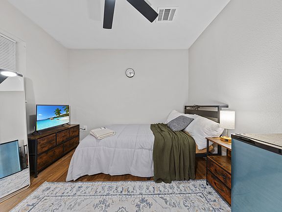 5th image of 900 S Park Ave