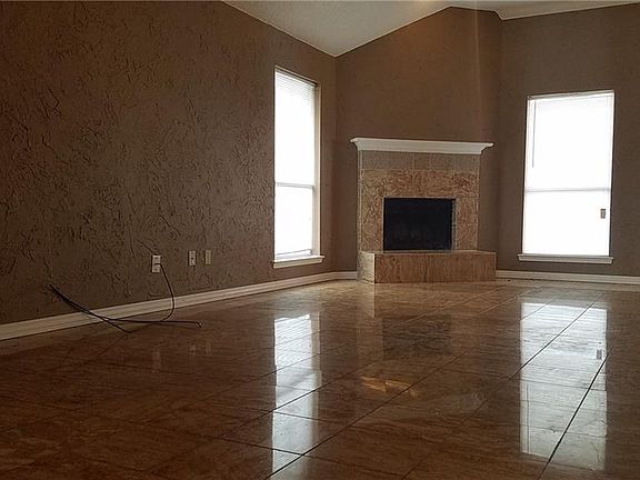 3rd image of 124 Kings Court Dr
