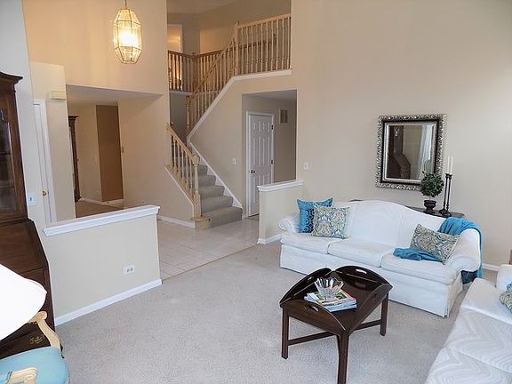 3rd image of 2895 Roslyn Ct E