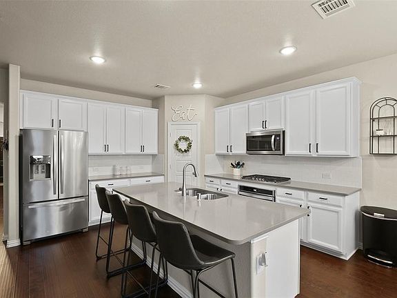 4th image of 3305 Saxony Ln