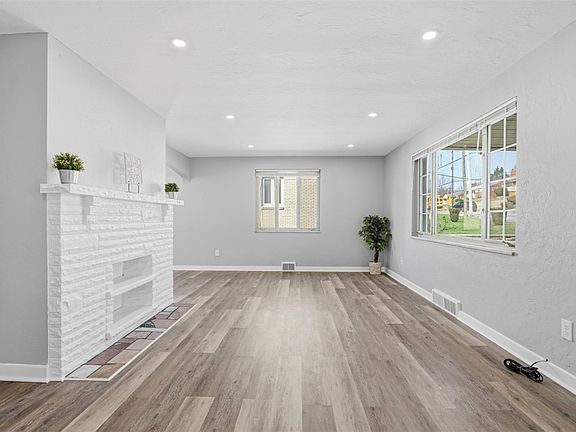 4th image of 5066 Brownsville Rd