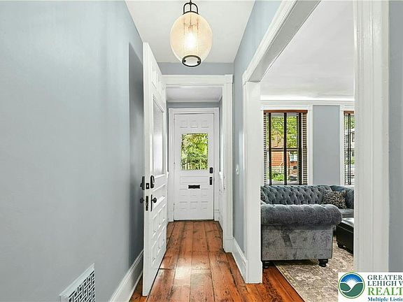 3rd image of 406 N New St