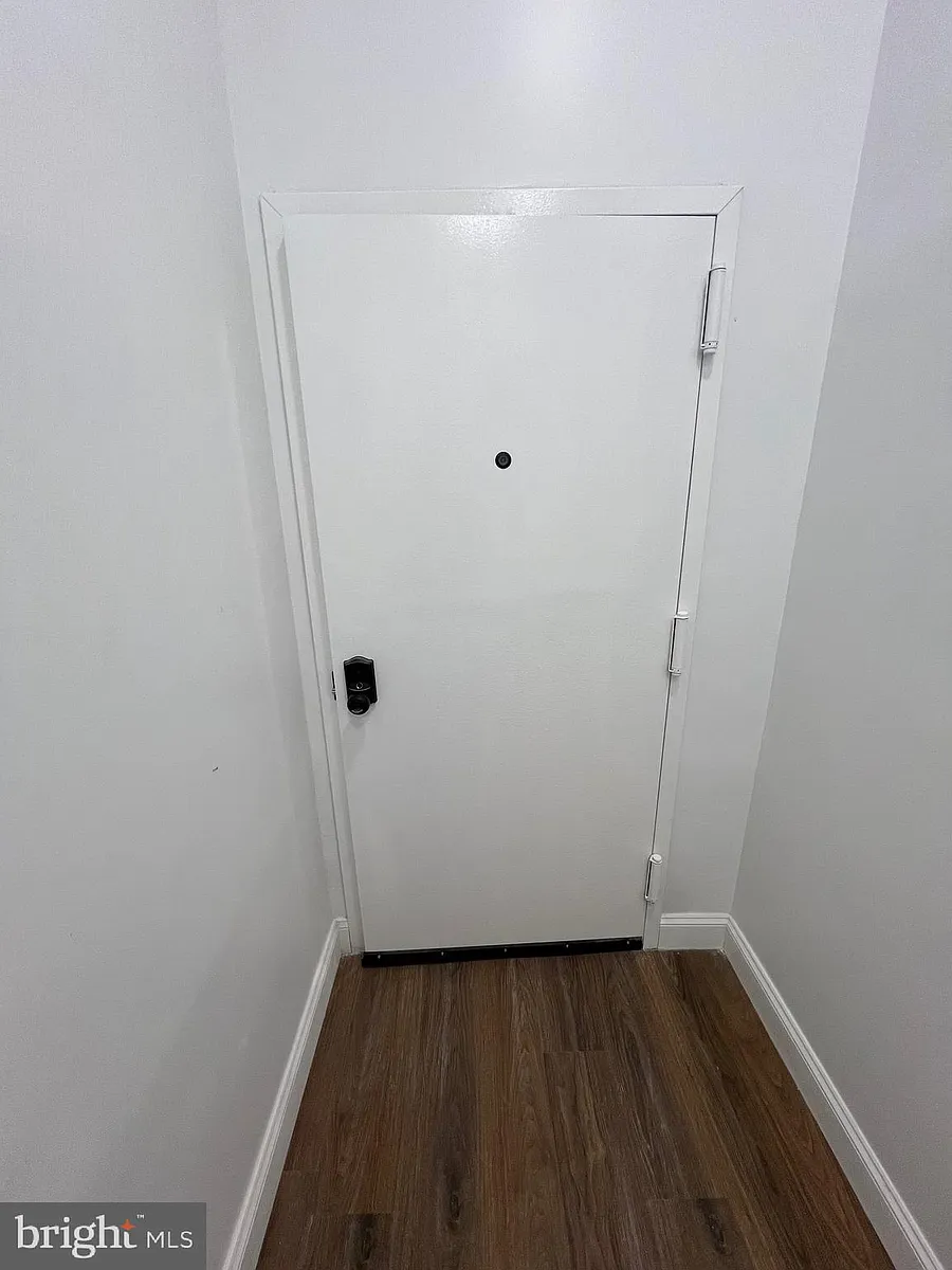 Building Photo - 2145 Elkins Ave #B