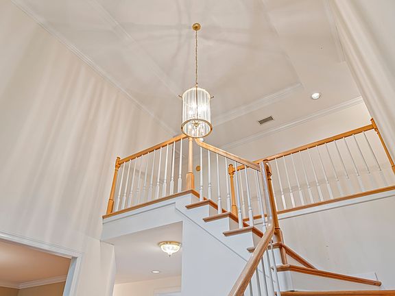 5th image of 901 Bridgewater Ct