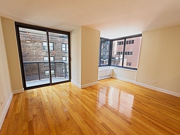 5th image of 235 W 48th St APT 14C