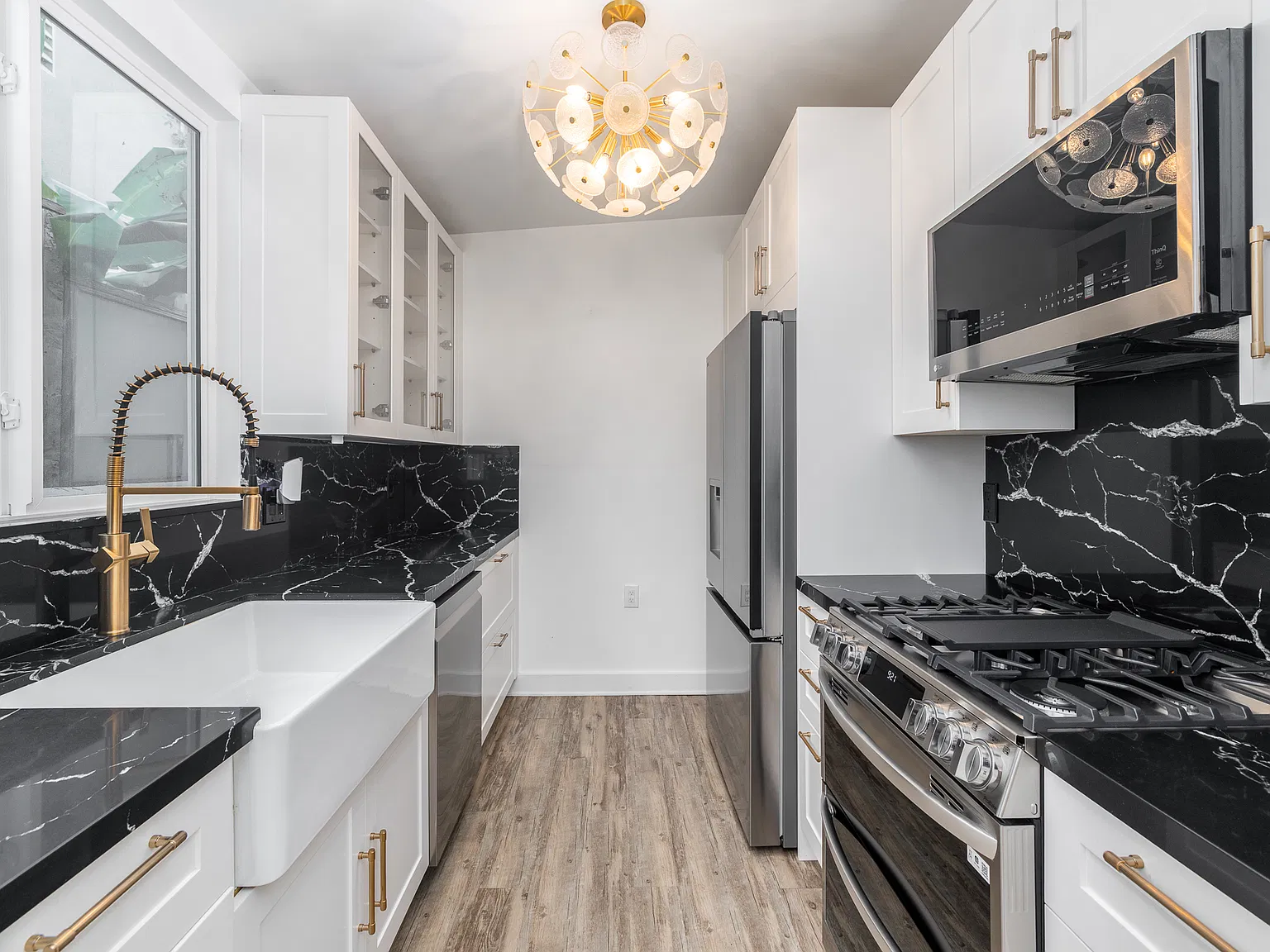 3 bed, 1.5 bath, 1068 sqft, $8,000 — Photo 2