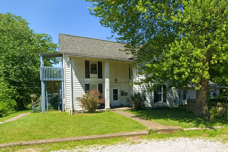 1 bed, 1.0 bath, 823 sqft, $725 — Photo 2