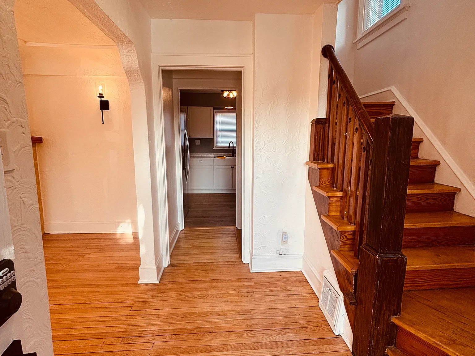 3 bed, 1.5 bath, 1460 sqft, $2,290 — Photo 2