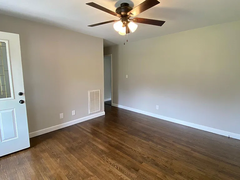 103 Pine Tree Dr — Photo 4