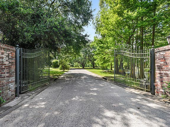 4th image of 8 Grand View Dr